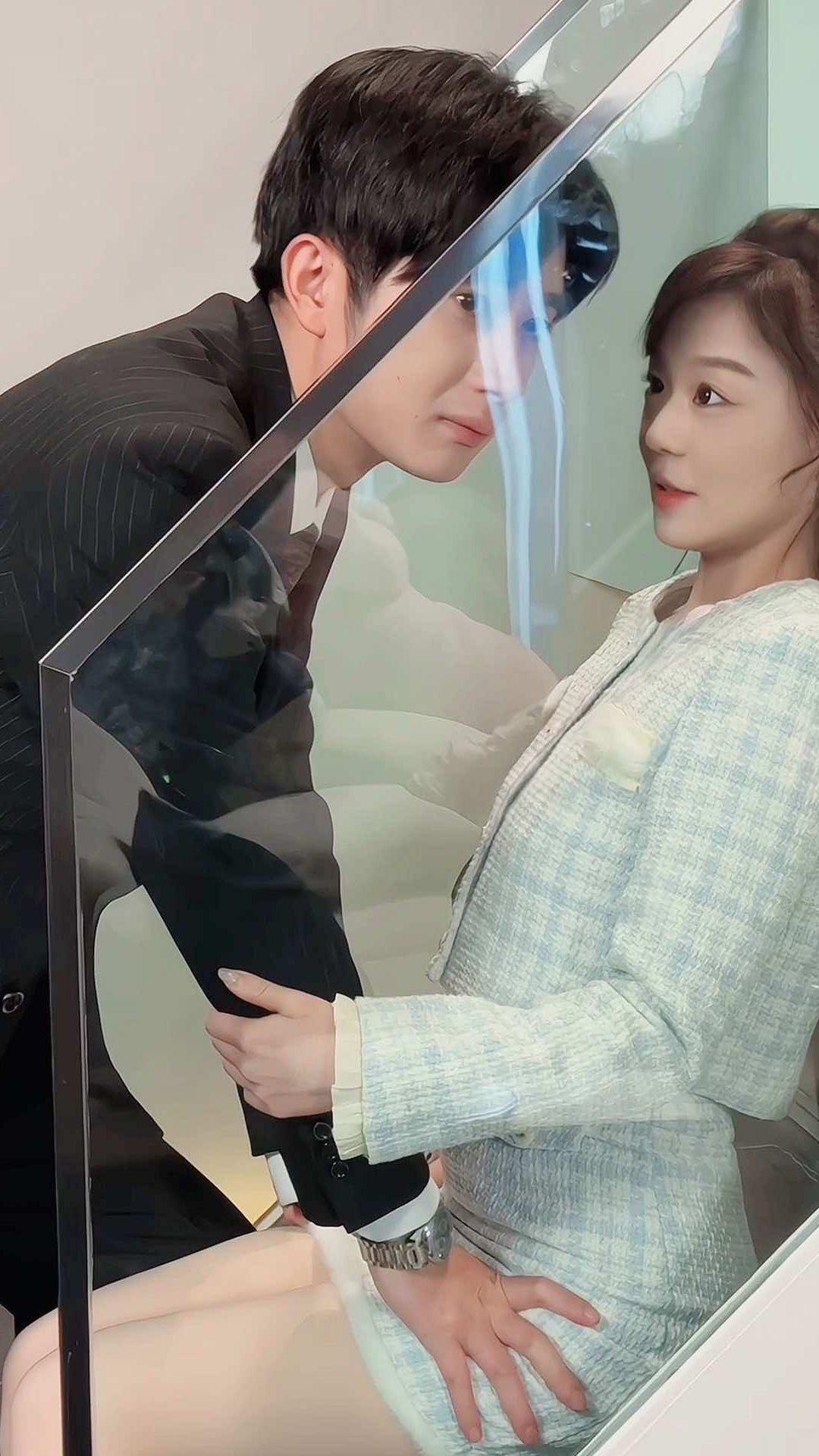 閃婚當(dāng)天，我懷上了豪門繼承人