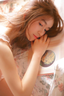 《丰满的女邻居》播放